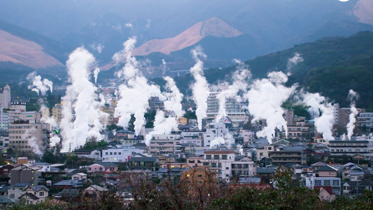 湯けむりの上がるまち