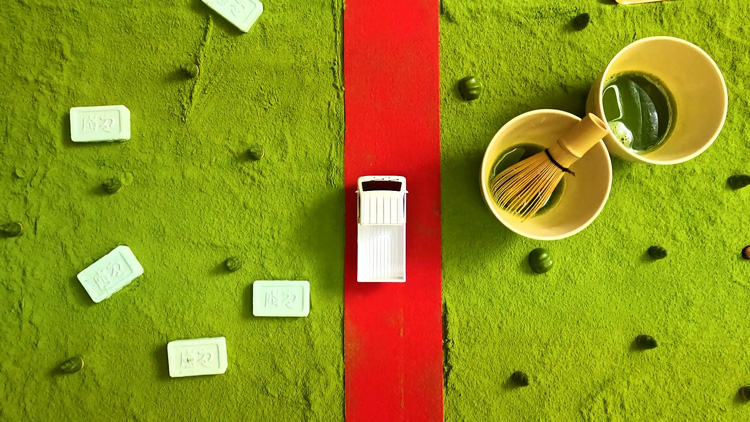 抹茶ワールドを走るトラック