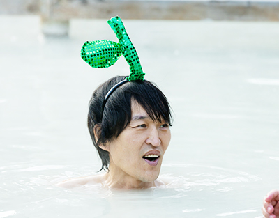 温泉につかった千原ジュニア