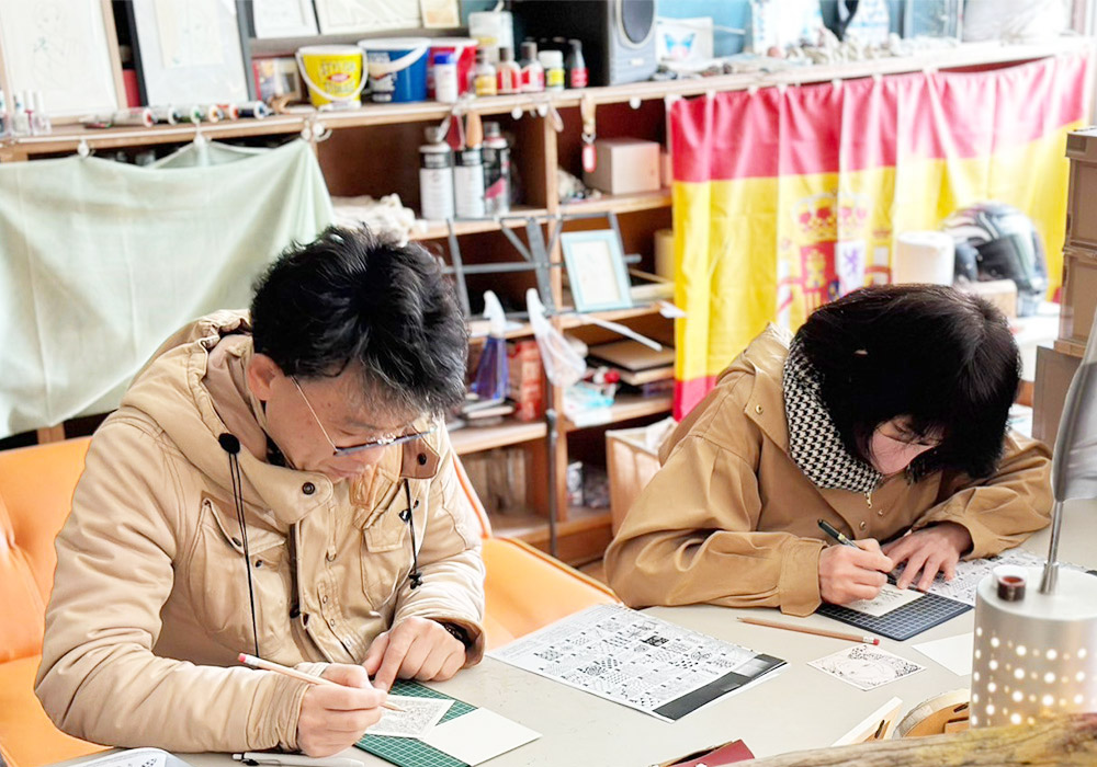見本を見ながら描く