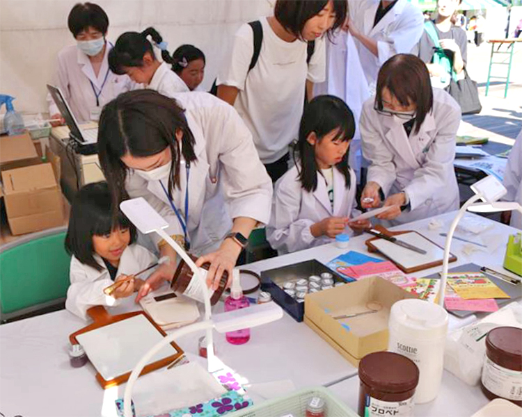 薬剤師体験の様子