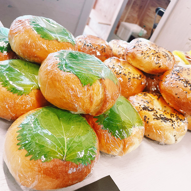 山積みのパン