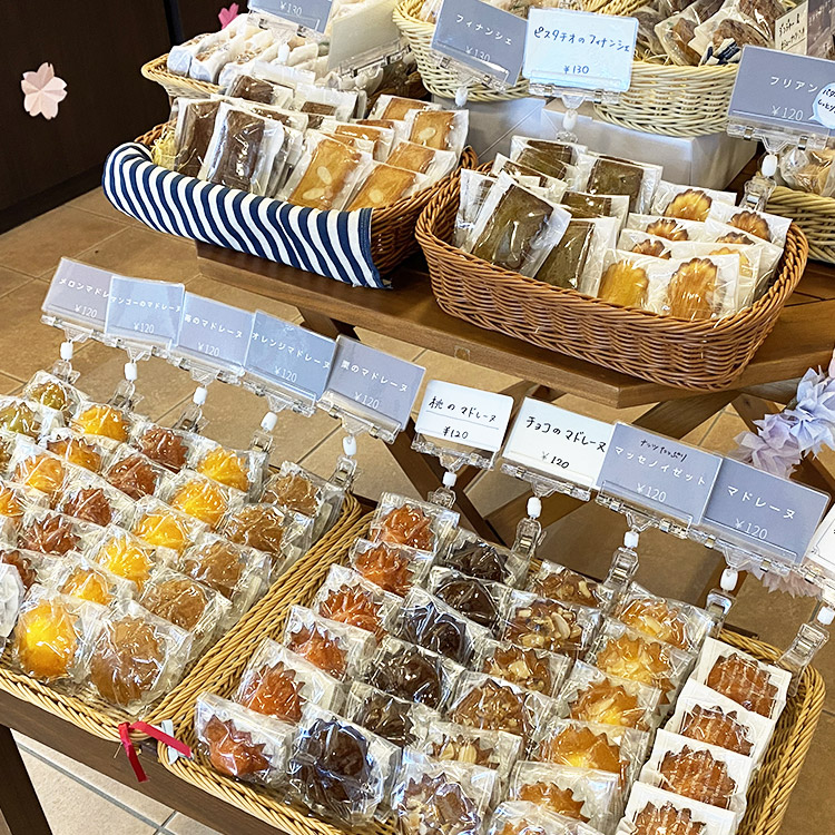 並んだ焼き菓子