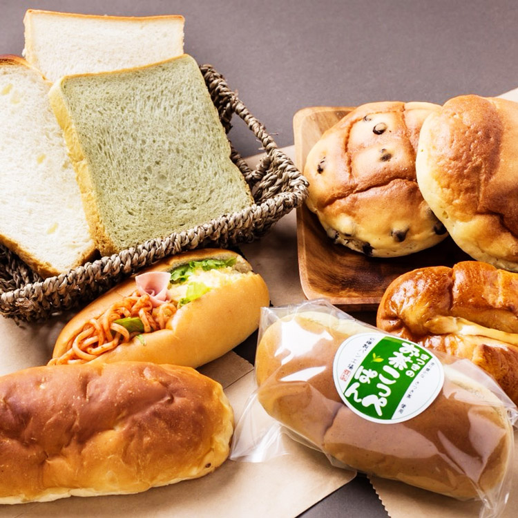 並んだたくさんのパン