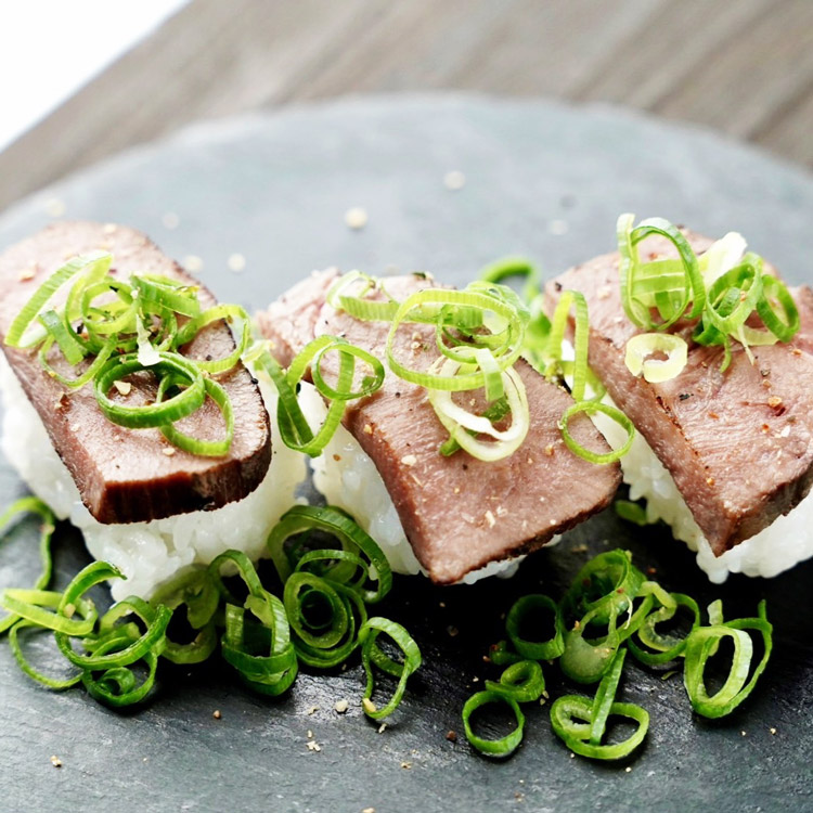 牛タンのお寿司