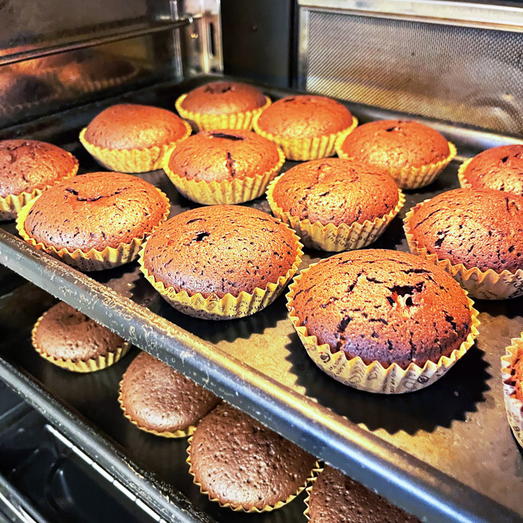 焼きたての焼き菓子